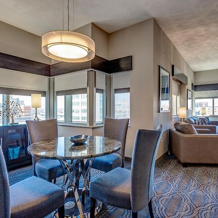 Doubletree By Hilton St. Louis Forest Park Exterior foto
