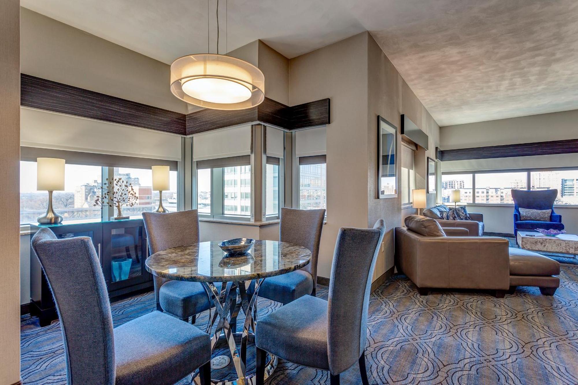Doubletree By Hilton St. Louis Forest Park Exterior foto